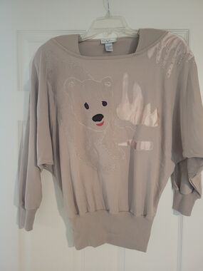Vintage Stephanie beige sweatshirt features a charming embroidered bear Cute Vtg